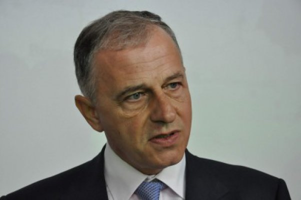 Geoană: Băsescu ştie cel mai bine cum s-au fraudat prezidenţialele. Aşa a luat al doilea mandat